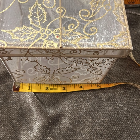 Set of 3 Vintage Christmas Nesting Boxes, Gold Filigree - Picture 13 of 17